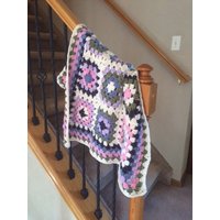 Sale - Wunderschöne Oma Square Krippendecke von TalulaCrafts