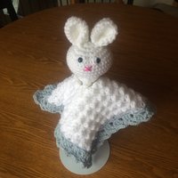 Weiße Osterhase Lovey Decke von TalulaCrafts