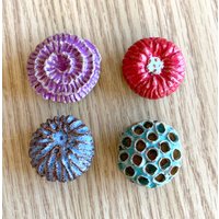 Handgefertigte Keramik Medaillon Magnete von TamiArtHandmade