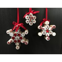 Candy Cane Schneeflocken Kork-3Er Set | Rot & Weiß Zuckerstange von TamsCreativeOutlet