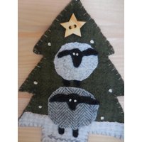 Die Ewe Baumschmuck von TandDStichesPlus