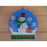 Die Schneekugel-Schneemann-Verzierung von TandDStichesPlus