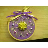 Violett Und Gold Stern Ornament von TandDStichesPlus