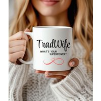 Keramik Tasse Tradwife Geschenk Personalisiert 11Oz Traditionelle Ehefrau von TanjasPrints