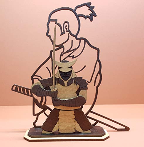 Samurai Figur Präsent - mit Silhouette Samurai - für Schüler, Trainer, Lehrer Dojo aus Holz birnbaum/braun von Tanno Design