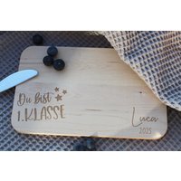 Frühstücksbrett - Personalisierte Bretter Geschenk Schulanfang Babyparty Holzbrett Schneidebrett Kindergarten Einschulung von TanteMaja