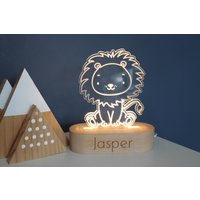 Personalisierbares Nachtlicht Löwe - Kinderzimmerlampen Geschenk Geburt Lampen Mit Tiermotiv Led Deko Kinderzimmer Taufe von TanteMaja