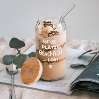 Trinkglas | Glücklich Inkl. Bambusdeckel & Glasstrohhalm Design Geschenkidee von TanteResi
