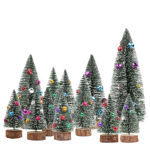 TaoQ C 12 Stück Mini Weihnachtsbäume Künstlich Miniatur Tannenbaum Künstliche Mini Weihnachtsbäume Kleine Sisalbäume mit Holzbasis und kleine Glocke für Home Tischdeko Winter Weihnachtsfeier von TaoQ C