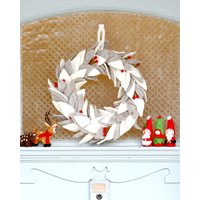 Filz Frosted Grau Und Weiß Blätterkranz | Adventskranz Mit Winzigen Ilexbeeren von TaraTreasuresAU
