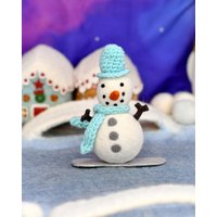 Filz Schneemann Auf Snowboard Ornament | Handgemachte Filz-Weihnachtskugel von TaraTreasuresAU