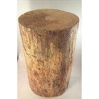 Rustikaler Gelber Kiefern Stump Hocker Rustikaler Gelber Kiefern Stump Hocker von TarheelCustomWood
