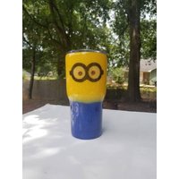 Angepasste Minion Inspirierte Glitzernde Becher von TashasKre8tiveCorner