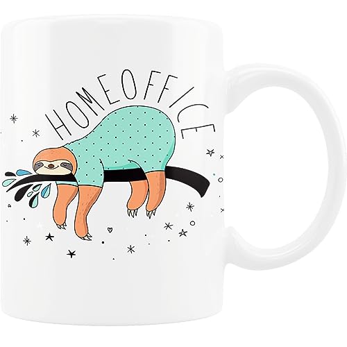 Tassensachen Lustige Homeoffice Tasse - Faultier im Schlafanzug Mint - Kaffeetasse Teetasse aus Keramik in Weiß - ca. 330 ml spülmaschinengeeignet - für das Büro zuhause und als Geschenk von Tassensachen