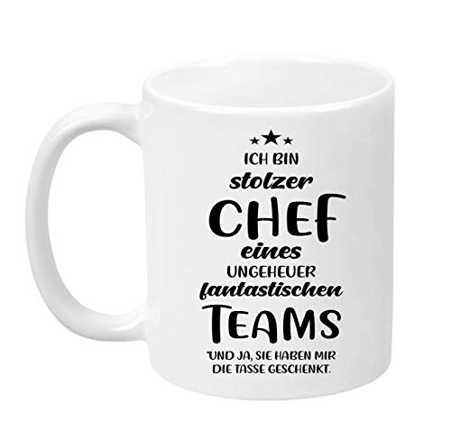 TassenTicker - ''Ich bin stolzer Chef eines ungeheuer fantastischen Teams'' - beidseitig Bedruckt - Kaffeetasse - Arbeit - Büro - Geschenkidee (Weiss) von TassenTicker