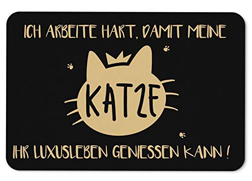 Fussmatte mit Spruch Ich arbeite hart damit Meine Katze Ihr Leben geniessen kann - Fußabtreter, Türmatte - Originelles Geschenk Katzenliebhaber (Schwarz-Goldton) von Tassenbrennerei