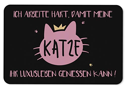 Fussmatte mit Spruch Ich arbeite hart damit Meine Katze Ihr Leben geniessen kann - Fußabtreter, Türmatte - Originelles Geschenk Katzenliebhaber (Schwarz-Pink) von Tassenbrennerei