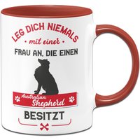 Tasse - Leg Dich Niemals Mit Einer Frau An, Die Einen Australian Shepherd Besitzt von Tassenbrennerei