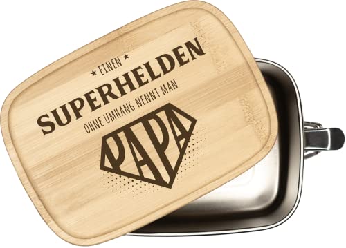 Tassenbrennerei Brotdose mit Spruch - Einen Superhelden ohne Umhang nennt man Papa - 1000ml Edelstahl Box mit Bambusdeckel graviert - Geschenk für Vater (Papa) von Tassenbrennerei