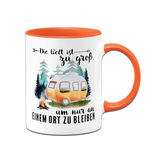 Tassenbrennerei Camping Tasse - Die Welt ist zu groß, um nur an einem Ort zu bleiben - Kaffeetasse mit Spruch - Geschenk für Camper, Wohnwagen (Orange) von Tassenbrennerei