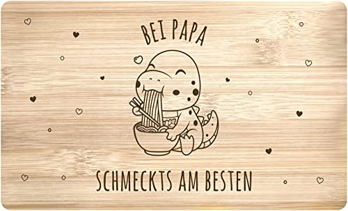 Tassenbrennerei Frühstücksbrettchen mit Spruch - Bei Papa schmeckts am besten - Made in Germany - Vesperbrett mit Motiv Geschenk Vater (Papa) von Tassenbrennerei