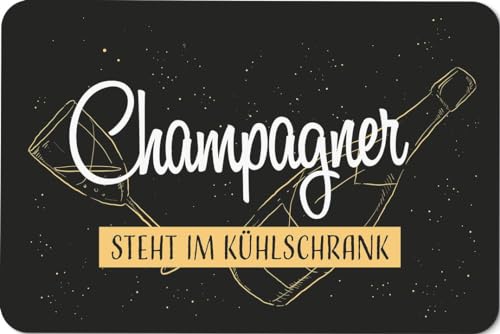 Tassenbrennerei Fußmatte mit Spruch - Champagner Steht im Kühlschrank - Türmatte innen lustig - Schmutzfangmatte als Geschenk (Schwarz) von Tassenbrennerei