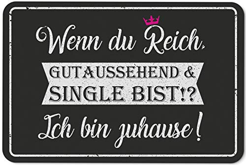 Tassenbrennerei Fußmatte mit Spruch - Wenn du Reich, Gutaussehend & Single bist Ich Bin zuhause - Türmatte lustig für innen & außen - waschbar (Schwarz) von Tassenbrennerei