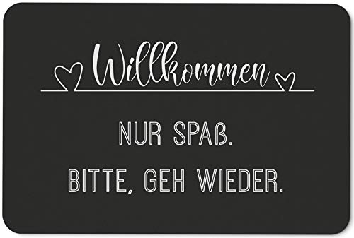 Tassenbrennerei Fußmatte mit Spruch Willkommen Nur Spaß Bitte GEH Wieder - Türmatte lustig - für innen & außen - waschbar - Deutsche Qualität von Tassenbrennerei