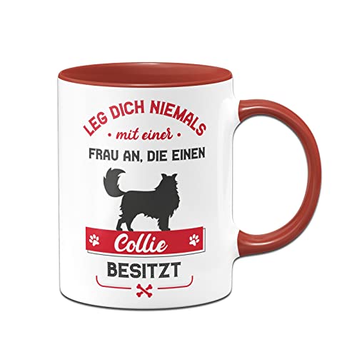 Tassenbrennerei Original - Hunde Tasse mit Spruch Leg dich niemals mit einer Frau an, die einen Collie besitzt - Kaffeetasse lustig (Rot, Collie) von Tassenbrennerei