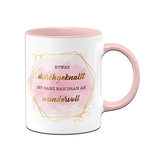 Tassenbrennerei Original Tasse mit Spruch Etwas durchgeknallt ist ganz nah dran an wundervoll - Lady Boss Edition im Gold Design - Büro Kaffeetasse lustig Geschenk für Freundin (Rosa) von Tassenbrennerei