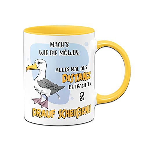 Tassenbrennerei Original - Tasse mit Spruch: Mach´s wie die Möwen Alles mal aus Distanz betrachten und drauf scheißen - Kaffeetasse lustig - Geschenk Kollegin (Gelb) von Tassenbrennerei