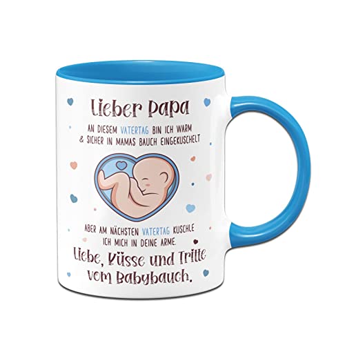 Tassenbrennerei Tasse - Lieber Papa diesen Vatertag bin ich noch in Mamas Bauch - Kaffeetasse mit Spruch als Geschenkfür werdenden Vater (Blau) von Tassenbrennerei
