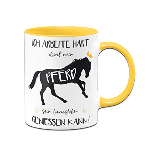 Tassenbrennerei Tasse mit Spruch Ich arbeite hart, damit Mein Pferd Sein Luxusleben geniessen kann! - Geschenke Pferdeliebhaber - Kaffeetasse lustig - Spülmaschinenfest (Gelb) von Tassenbrennerei