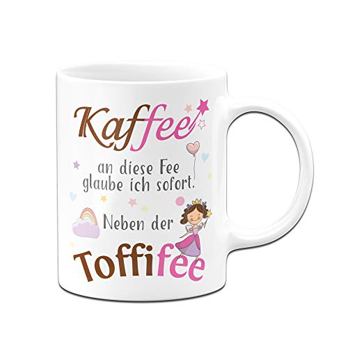 Tassenbrennerei Tasse mit Spruch Kaffee an die Fee glaube ich neben der Toffifee Tassen mit Sprüchen lustig (Weiß) von Tassenbrennerei