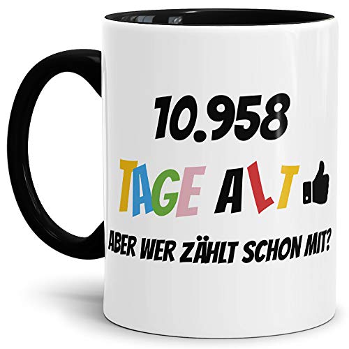 Geburtstags-Tasse 10958 Tage alt - aber wer zählt schon mit Geburtstagsgeschenk zum 30. Geburtstag in Innen & Henkel Schwarz/Geschenkidee/Scherzartikel/Lustig/Witzig/Spaß/Fun/Kaffee von Tassendruck