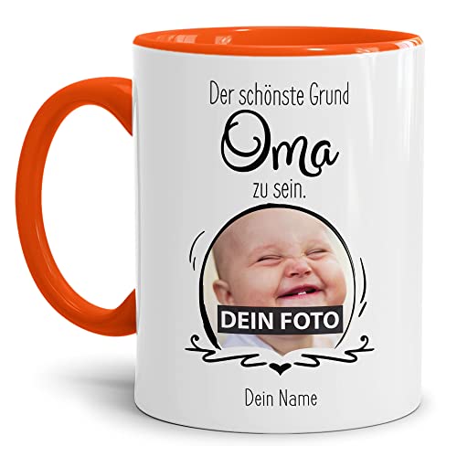 Tasse mit Spruch - Der schönste Grund Oma zu sein - Personalisierbare Keramiktasse mit Namen und Foto - Geschenk Oma - Innen & Henkel Orange, 300 ml von Tassendruck