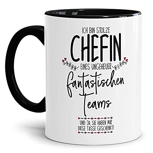Tasse mit Spruch - Lustige Tasse Chefin - Stolze Chefin eines fantastischen Teams - Geschenkidee für die beste Chefin - Keramik, Innen & Henkel Schwarz, 300 ml von Tassendruck