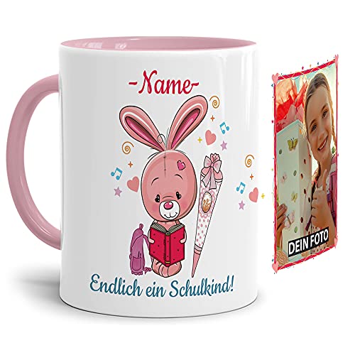Tasse mit Spruch - Zur Einschulung für Mädchen mit Tiermotiv Hase - Einschulungsgeschenk mit Foto und Wunschname personalisieren - Keramiktasse rosa mit Name und Bild, 300 ml von Tassendruck