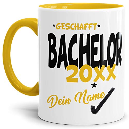 Tassendruck Bachelor-Tasse Geschafft Bachelor 20XX - Selbst gestalten mit Jahr und Name zum bestandenen Bachelor/Abschluss/Lernen/Prüfung/personalisierte Geschenk-Idee/Innen & Henkel Gelb von Tassendruck