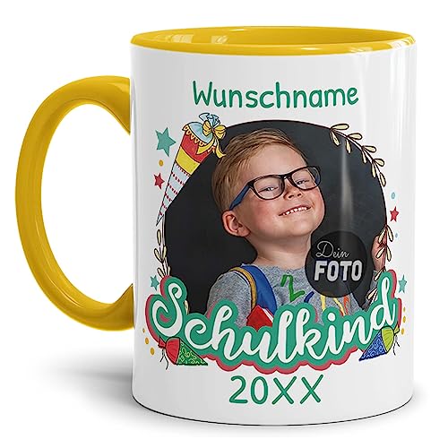 Tassendruck Personalisierbare Tasse zur Einschulung - Schulkind mit Foto, Name und Jahr personalisiert - personalisierte Geschenke zur Einschulung Jungen | 300ml, Innen & Henkel Gelb von Tassendruck