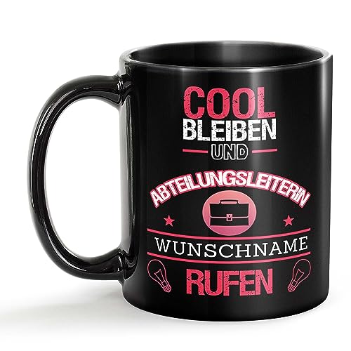 Tassendruck Schwarze Tasse für Abteilungsleiterin mit Name - Cool bleiben und Name rufen - Geschenk für Kollegin zum Geburtstag | Personalisierte Geschenke, Keramik Schwarz, 300 ml Tassendruck Schwarze Tasse für Abteilungsleiterin mit Name - Cool bleiben und Name rufen - Geschenk für Kollegin zum Geburtstag | Personalisierte Geschenke, Keramik Schwarz, 300 ml von Tassendruck