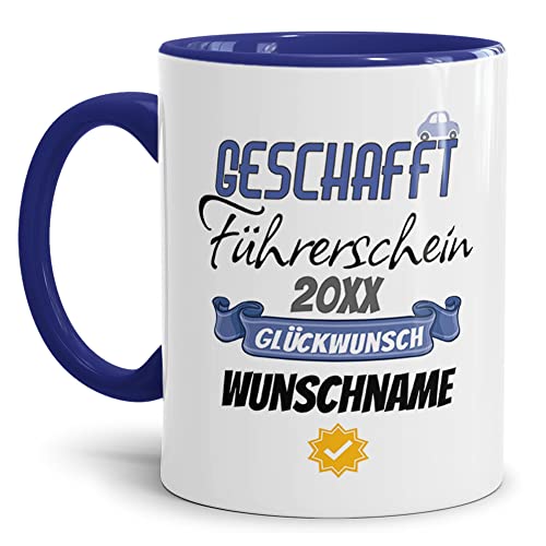 Tassendruck Tasse zum Führerschein mit Name und Jahr Personalisieren - Geschafft! - Tassen Bedrucken, Führerscheinprüfung bestanden | Personalisiertes Geschenk, 300ml, Innen & Henkel Dunkelblau von Tassendruck