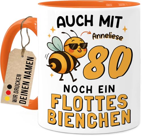Tassenliebling® 80. Geburtstag lustige Tasse personalisiert mit Namen - Flottes Bienchen - Geschenkidee Freundin Mama Oma Kollegin - Beidseitiger Druck - 330ml Keramik von Tassenliebling