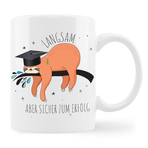 Tassensachen Geschenke zum Abschluss | Master Abschluss Geschenk | Bachelor Tasse | Geschenk bestandene Ausbildung | Langsam, aber sicher zum Erfolg | Kaffeetasse aus Keramik in Weiß - ca. 330 ml Tassensachen Geschenke zum Abschluss | Master Abschluss Geschenk | Bachelor Tasse | Geschenk bestandene Ausbildung | Langsam, aber sicher zum Erfolg | Kaffeetasse aus Keramik in Weiß - ca. 330 ml von Tassensachen