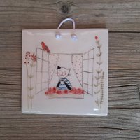 Handgemachte Keramik Fliese Katze Trinkt Kaffee Illustration, Geschenk Katzenliebhaber Handgemachte Keramik Fliese Katze Trinkt Kaffee Illustration, Geschenk Katzenliebhaber von TatjanaCeramics