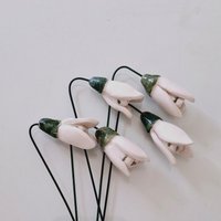 Handgemachter Keramik-Schneeglöckchen-Blumenstrauß Keramik-Blumen-Dekor, 5-Er Set Handgemachter Keramik-Schneeglöckchen-Blumenstrauß Keramik-Blumen-Dekor, 5-Er Set von TatjanaCeramics