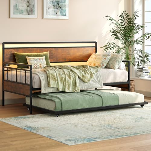 Tatub Twin Daybed with Trundle, LED Light and Charging Station, Rustic Metal Sofa Bed Frame with Wooden Headboard, Saving Space Day Bed Frame with Pull Out Trundle for Adults and Teens Tatub Twin Daybed with Trundle, LED Light and Charging Station, Rustic Metal Sofa Bed Frame with Wooden Headboard, Saving Space Day Bed Frame with Pull Out Trundle for Adults and Teens von Tatub