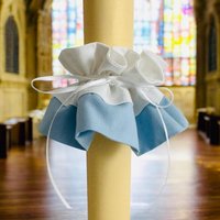 Kerzenrock Für Taufkerze Oder Kommunionkerze in Weiß - Eleganter Kerzenmantel Die Kerze. Ideal Kinder Und Festlichkeiten Kerzenrock Für Taufkerze Oder Kommunionkerze in Weiß - Eleganter Kerzenmantel Die Kerze. Ideal Kinder Und Festlichkeiten von Taufkleiddesign