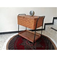 Mid Century Nähkasten Beistelltisch Coffee Table Schmuckkasten Nachttisch von Taunusantik