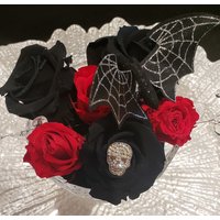 Geschenk, Rosen, Bling, Perlen, Glitzer, Strass, Kristall, Waterford, Dekor, Juwelen, Handgefertigt, Halloween, Blumen von TaylorDylanCreations